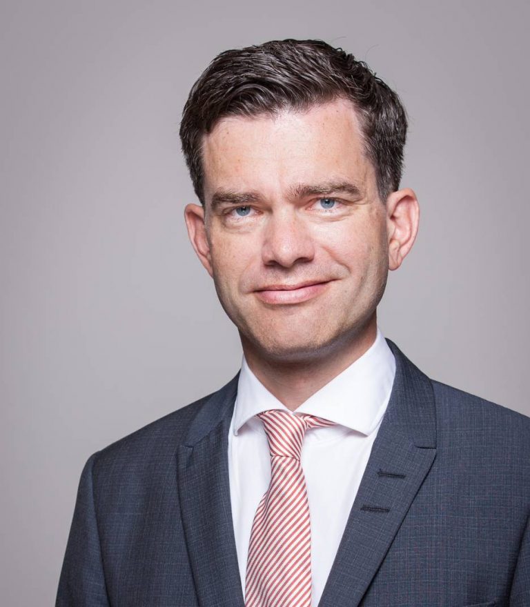 Nils von der Kall spricht bei VÖZZeitungsmatinée Verband